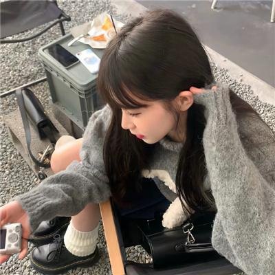花落水流红